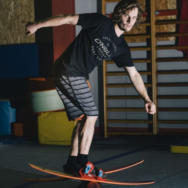 Switch training trampoline skis Jibbing training